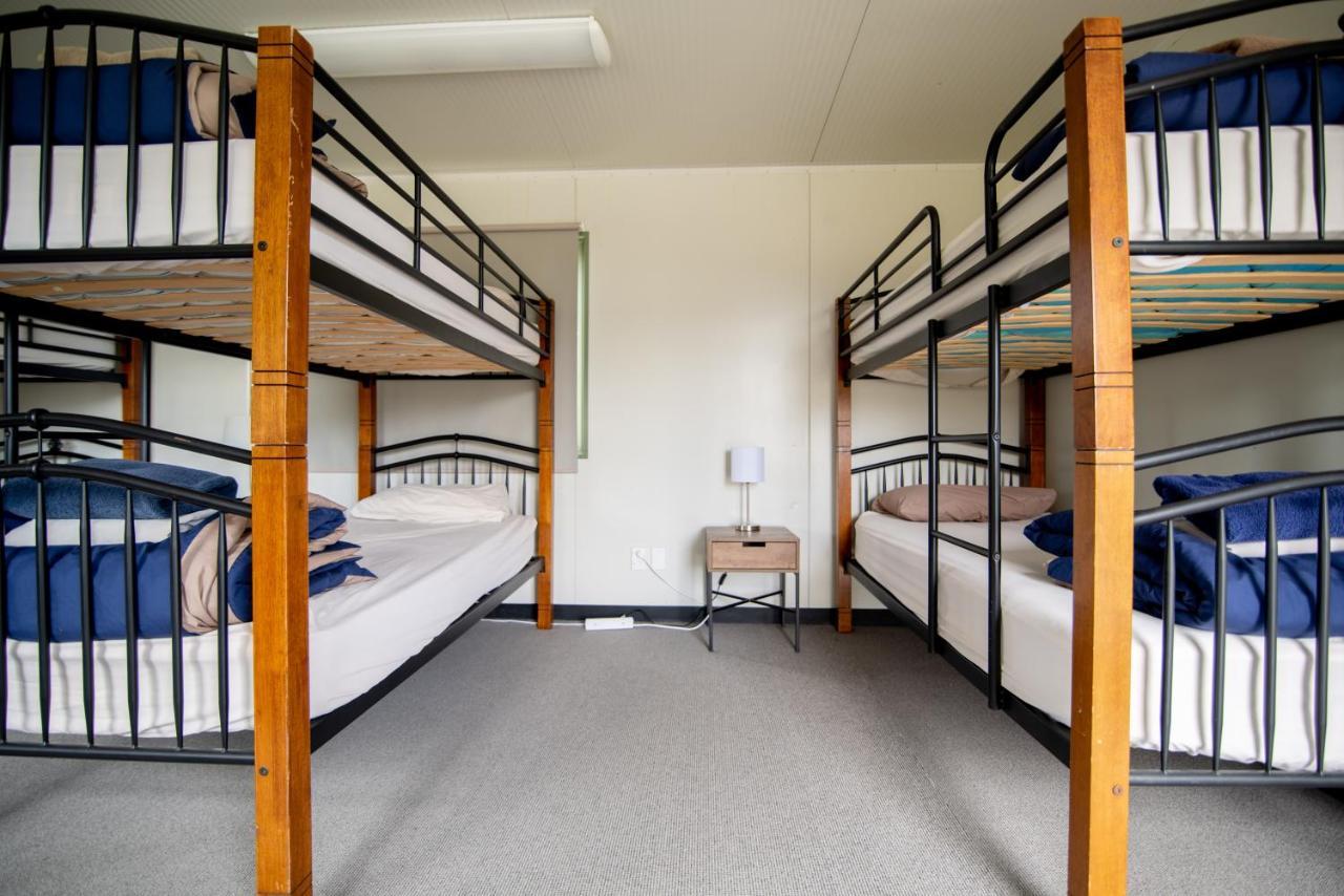 Beach Road Holiday Park Otatara Екстер'єр фото
