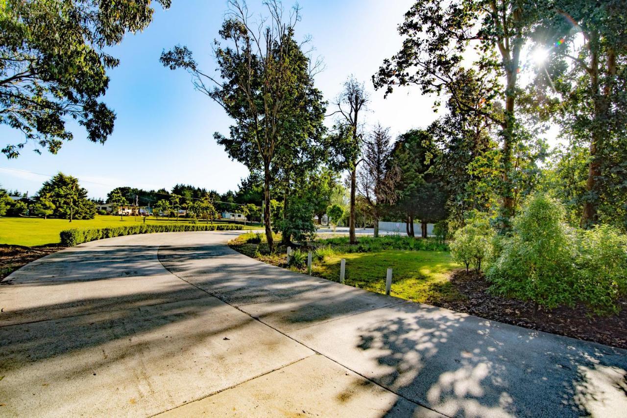 Beach Road Holiday Park Otatara Екстер'єр фото