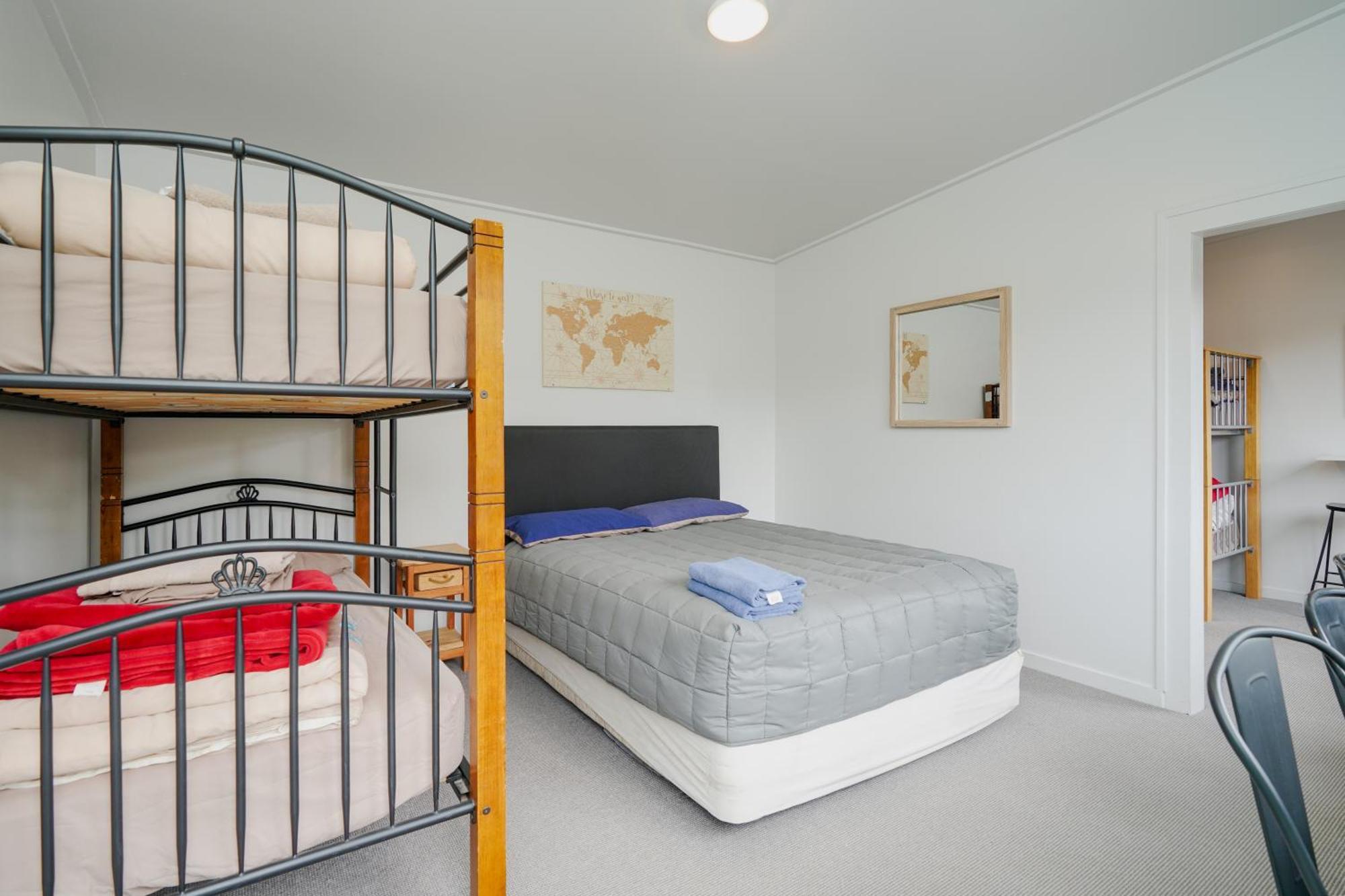 Beach Road Holiday Park Otatara Екстер'єр фото