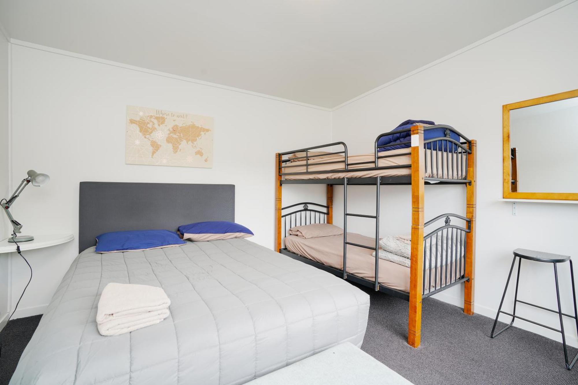 Beach Road Holiday Park Otatara Екстер'єр фото
