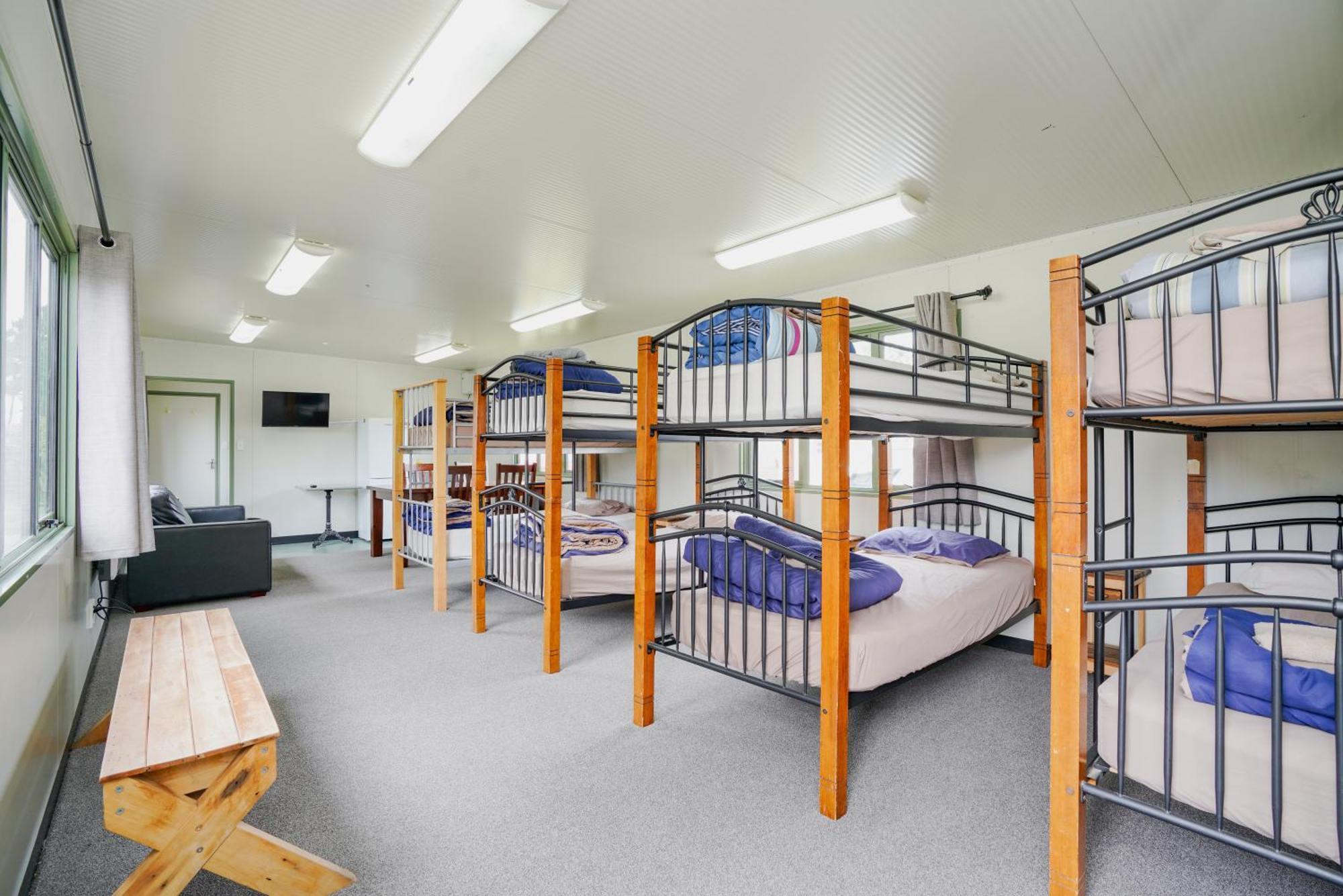 Beach Road Holiday Park Otatara Екстер'єр фото