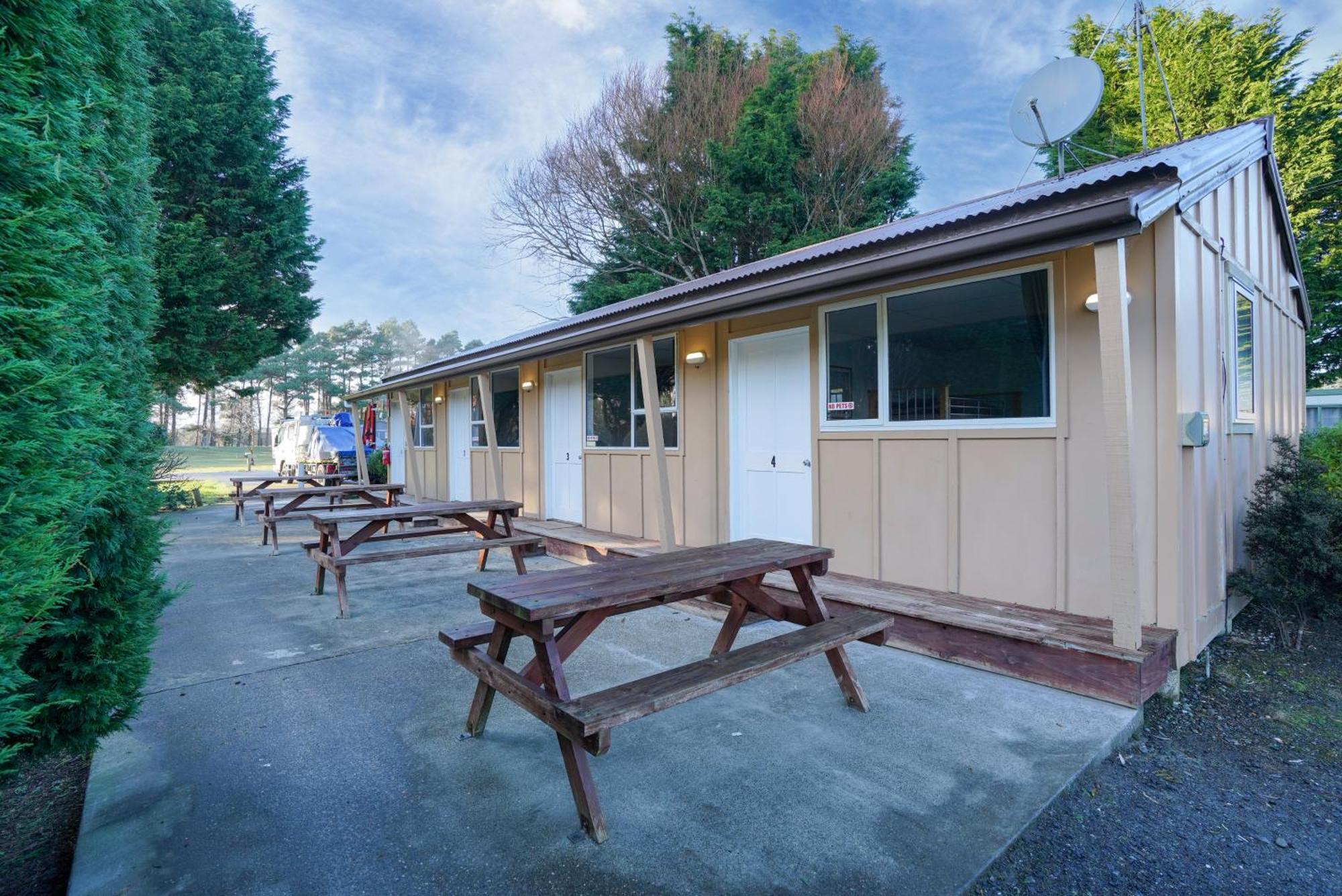 Beach Road Holiday Park Otatara Екстер'єр фото
