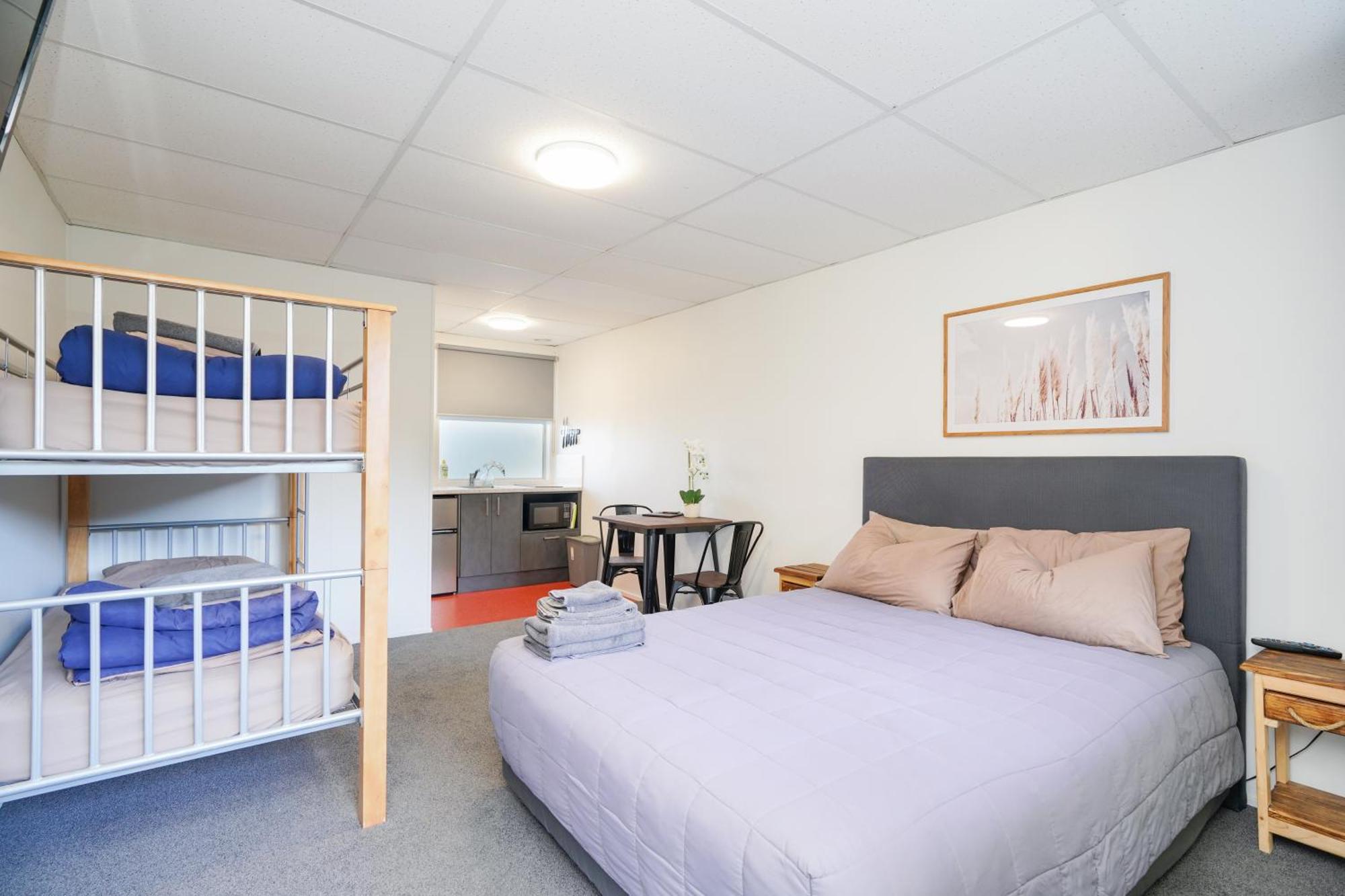 Beach Road Holiday Park Otatara Екстер'єр фото
